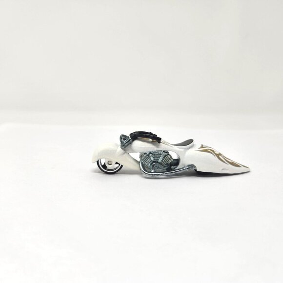 2005 Hot Wheels #078 Rebel Rides 3/5 W-OOZIE 1:64 White Variant (g5) - Picture 1 of 7